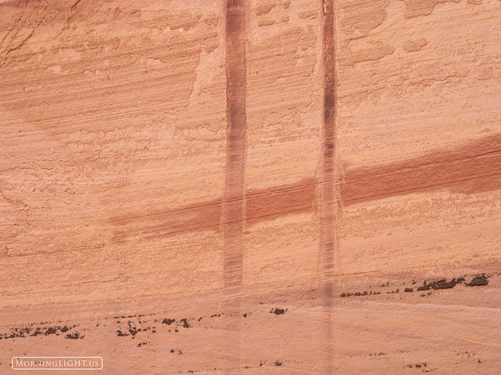 Another sandstone wall that has such abstract beauty. The simple shapes and lines to be found here are mesmerizing.