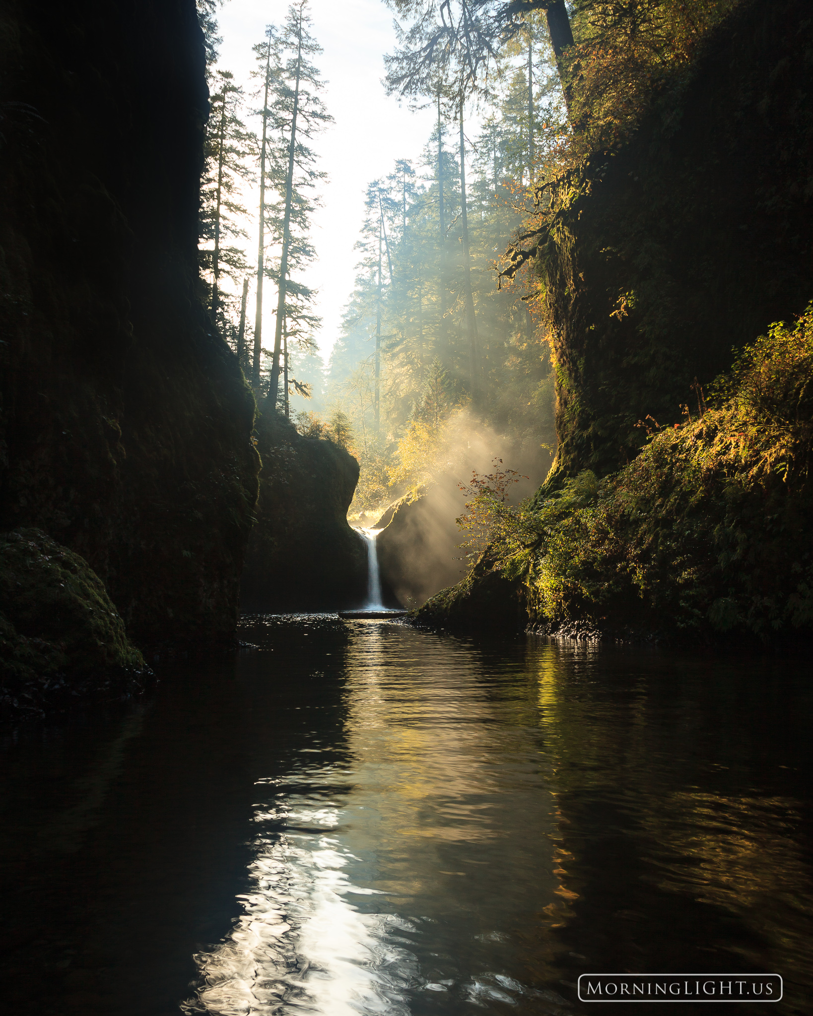 I had seen photos of this waterfall for years. It has been photographed so many times that I almost considered not visiting it...